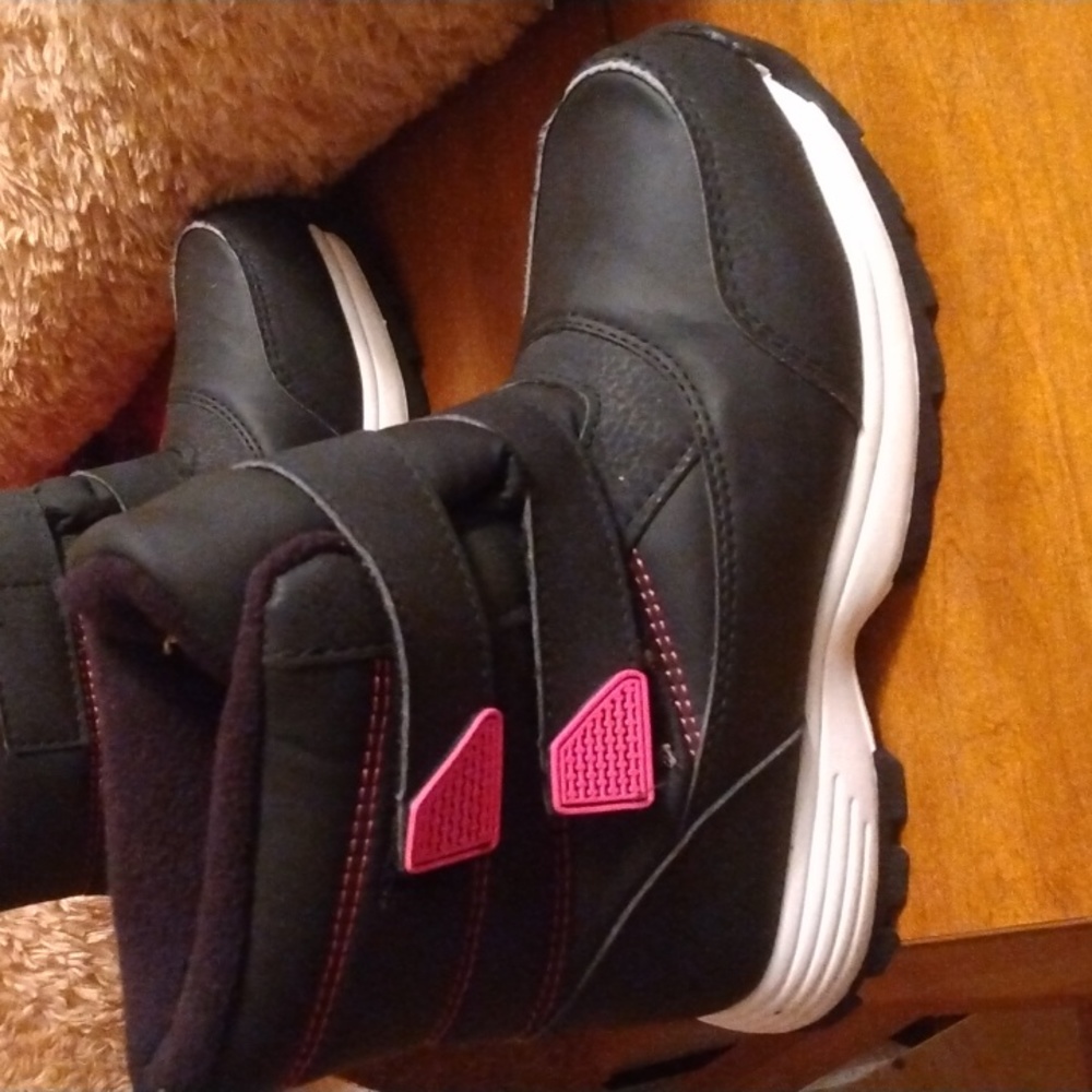 Brand new snow boots